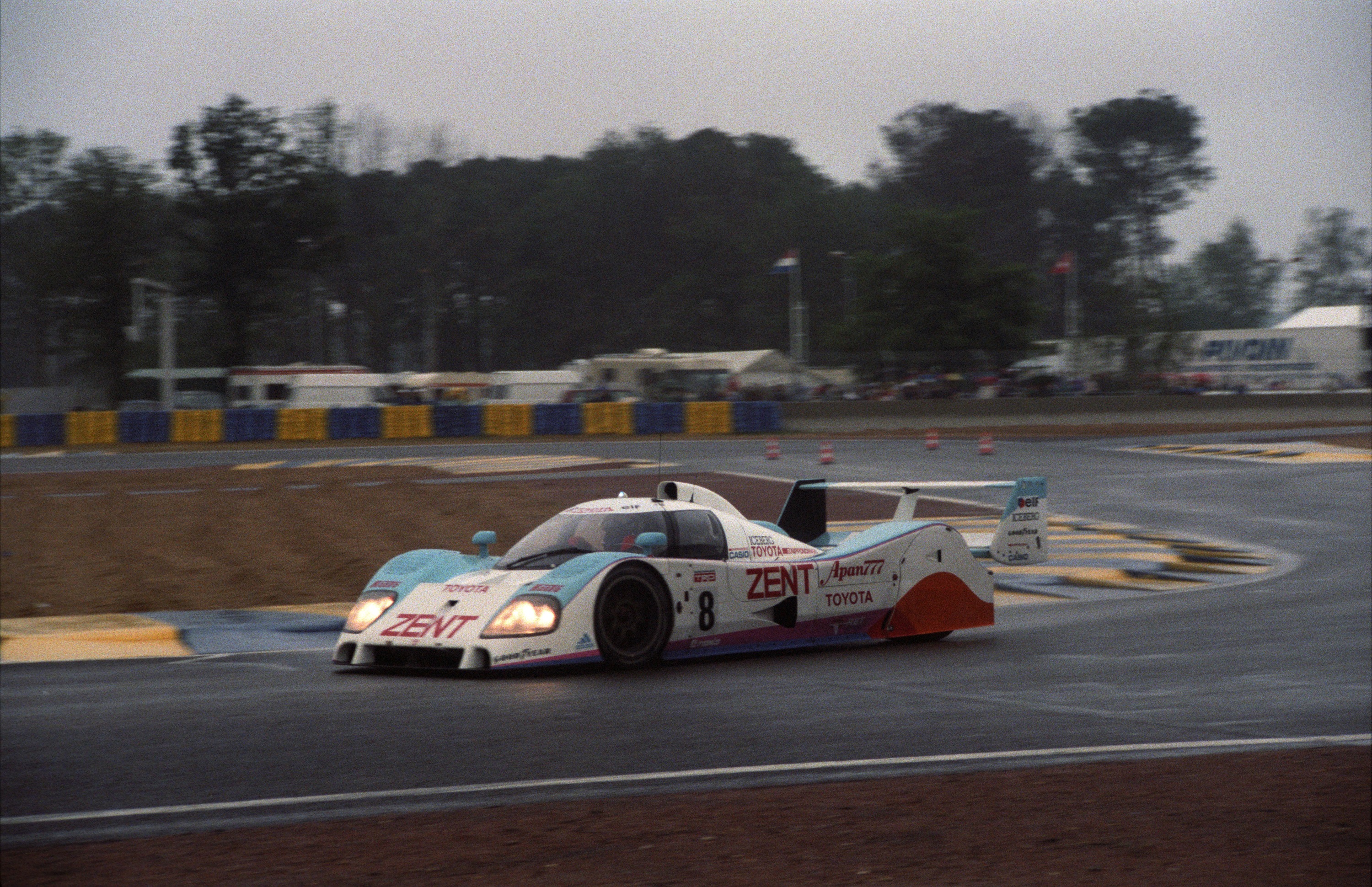 Toyota fielded an original livery car driven by Jan Lammers/Andy Wallace/Teo Fabi and nicknamed the “tropical fish."