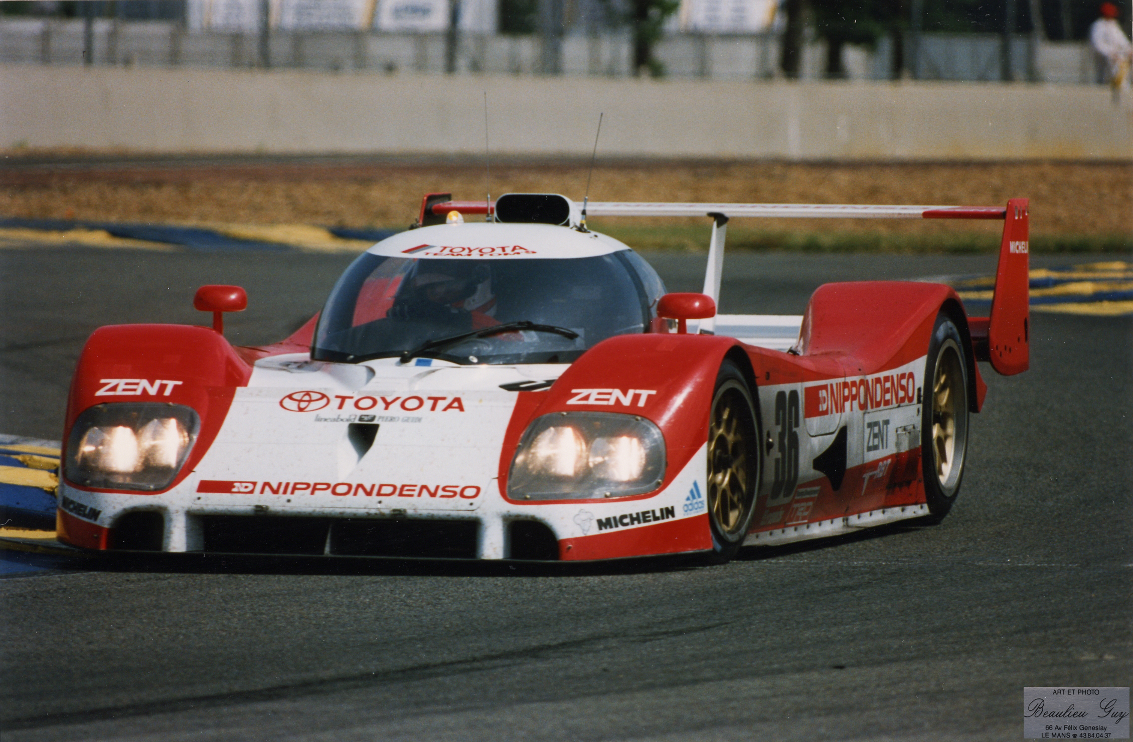 The Toyota TS010 was able to generate more than three tons of downforce, the best efficiency of all in this respect.